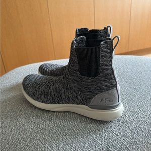 APL Women’s Techloom Chelsea shoes.  Heather Grey. Size 7.5